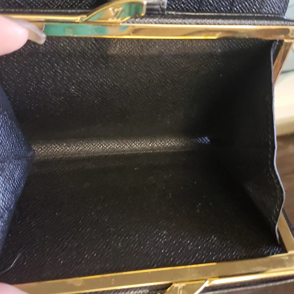 EUC LV EPI KISSLOCK WALLET